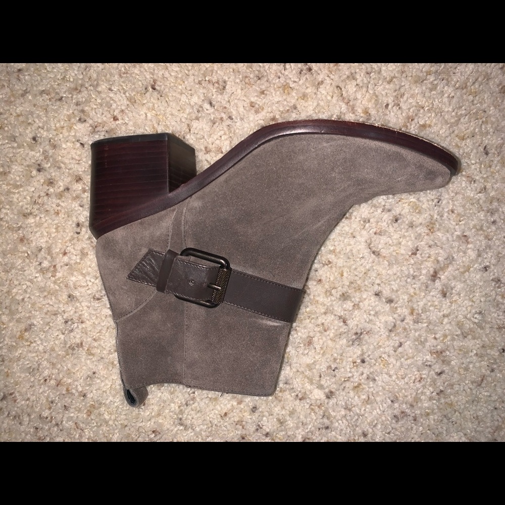 Shoes - Picture 2 of 3